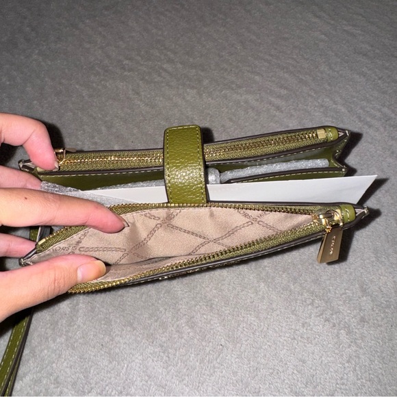 Michael Kors Adele Double Zip Gold Tone Wristlet NWT Smokey olive - Picture 9 of 10